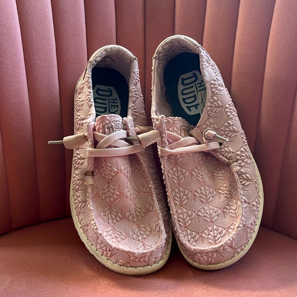 Hey Dudes, size 7